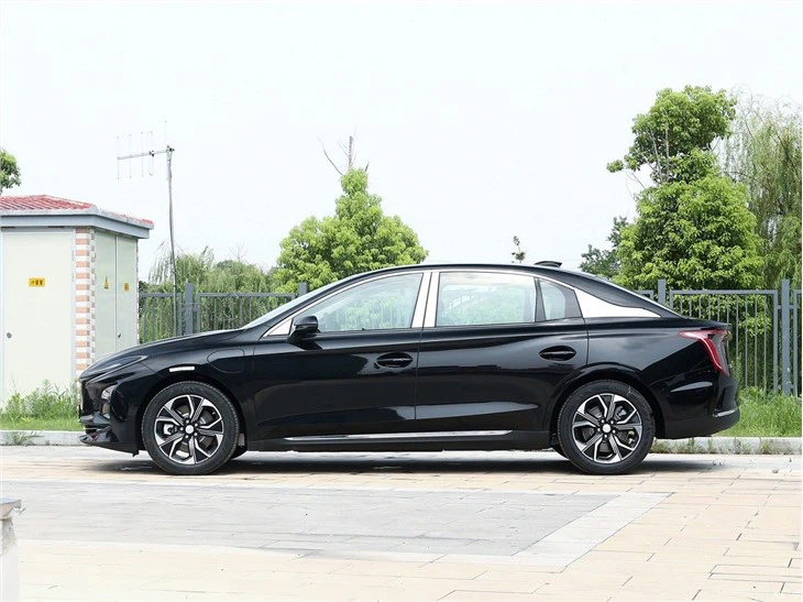 Hongqi E-QM5