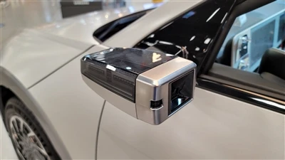 Musk Tegaskan Kembali Tesla Akan Menghilangkan Kaca Spion Fisik.