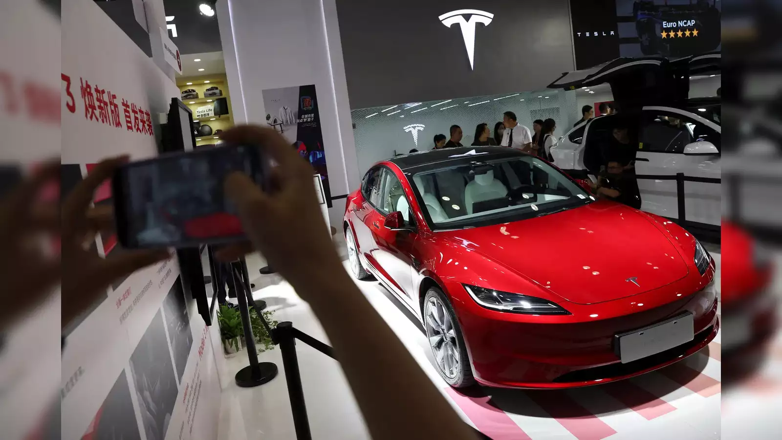 UE Semakin Menurunkan Tarif Tesla dan Kendaraan Listrik Buatan China