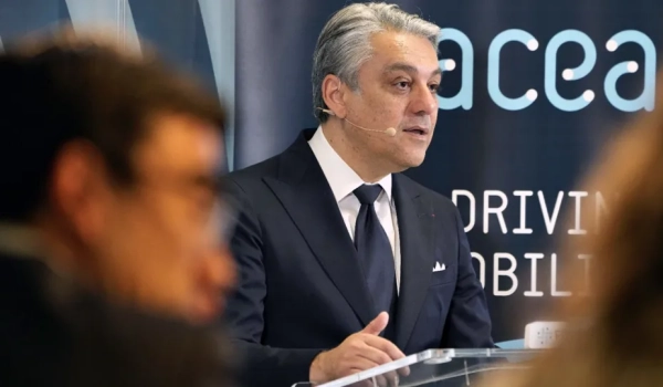 Eksekutif Renault Yakin Bahwa UE Akan Melonggarkan Peraturan Emisi Karbon